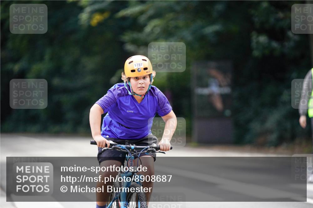 14.09.2025 - Stadtparktriathlon Michael Burmester http://msf.ph/oto/8908687 14.09.2025 14:27:32 Radfahren 1712, 1787 meine-sportfotos.de