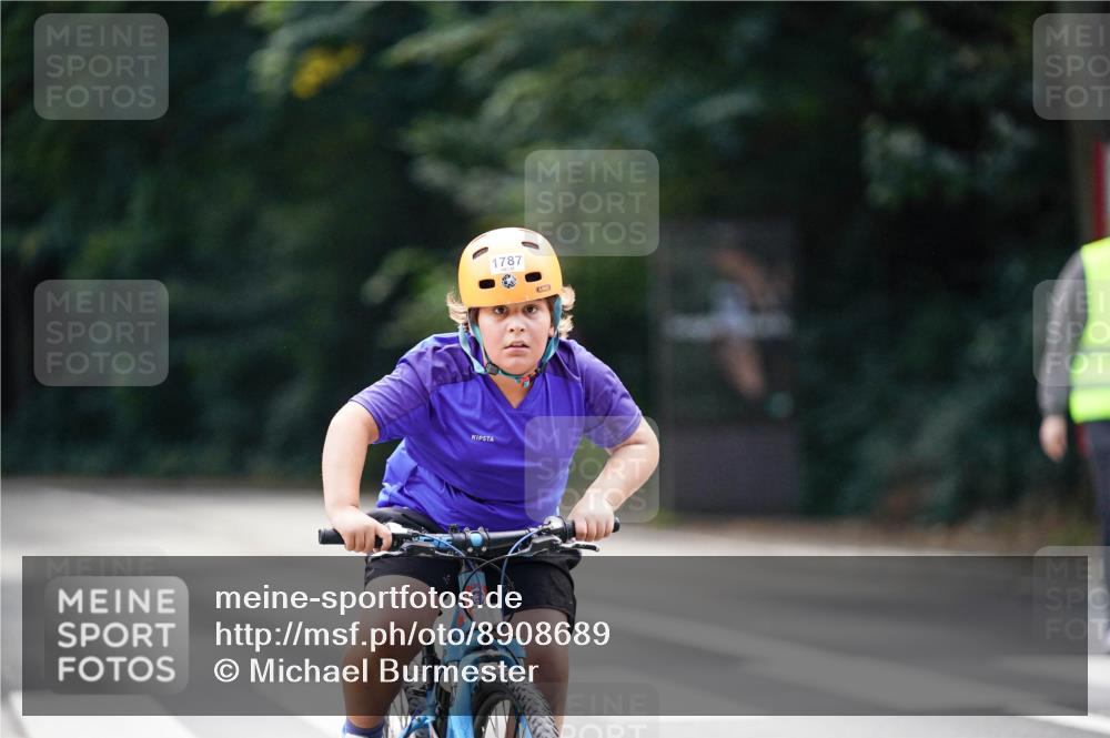 14.09.2025 - Stadtparktriathlon Michael Burmester http://msf.ph/oto/8908689 14.09.2025 14:27:32 Radfahren 1712, 1787 meine-sportfotos.de