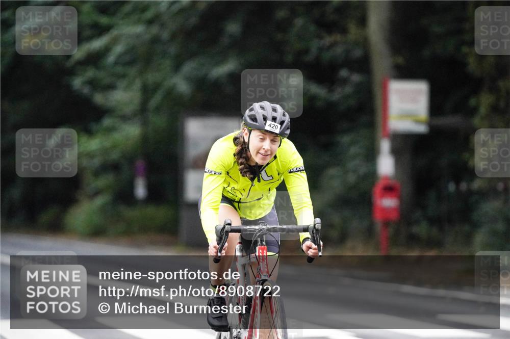 14.09.2025 - Stadtparktriathlon Michael Burmester http://msf.ph/oto/8908722 14.09.2025 09:41:01 Radfahren 420, 442, 452, 469, 472, 503 meine-sportfotos.de