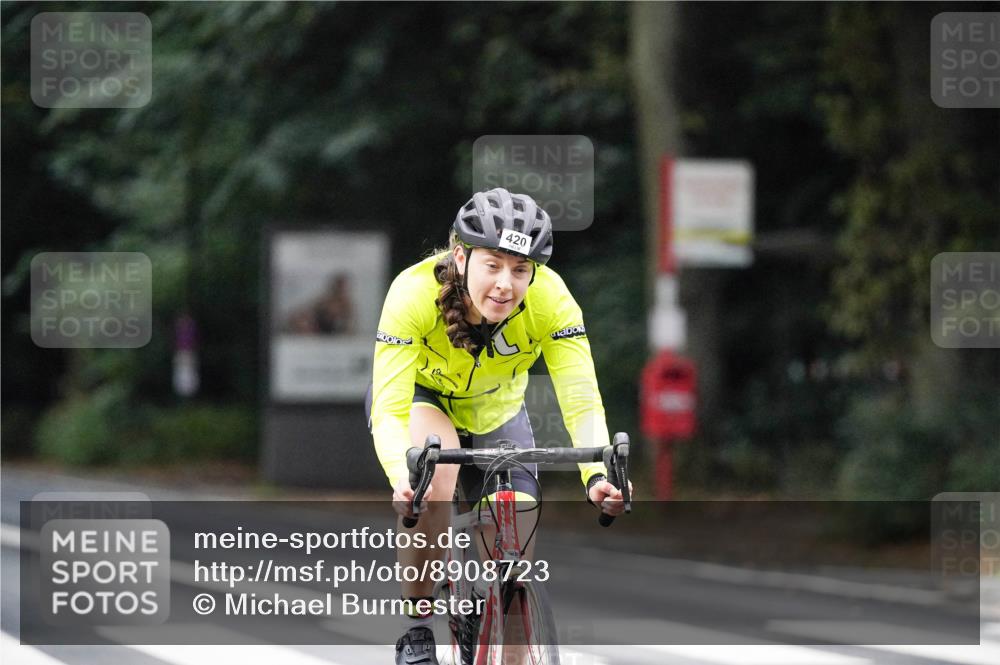 14.09.2025 - Stadtparktriathlon Michael Burmester http://msf.ph/oto/8908723 14.09.2025 09:41:01 Radfahren 420, 442, 452, 469, 472, 503 meine-sportfotos.de