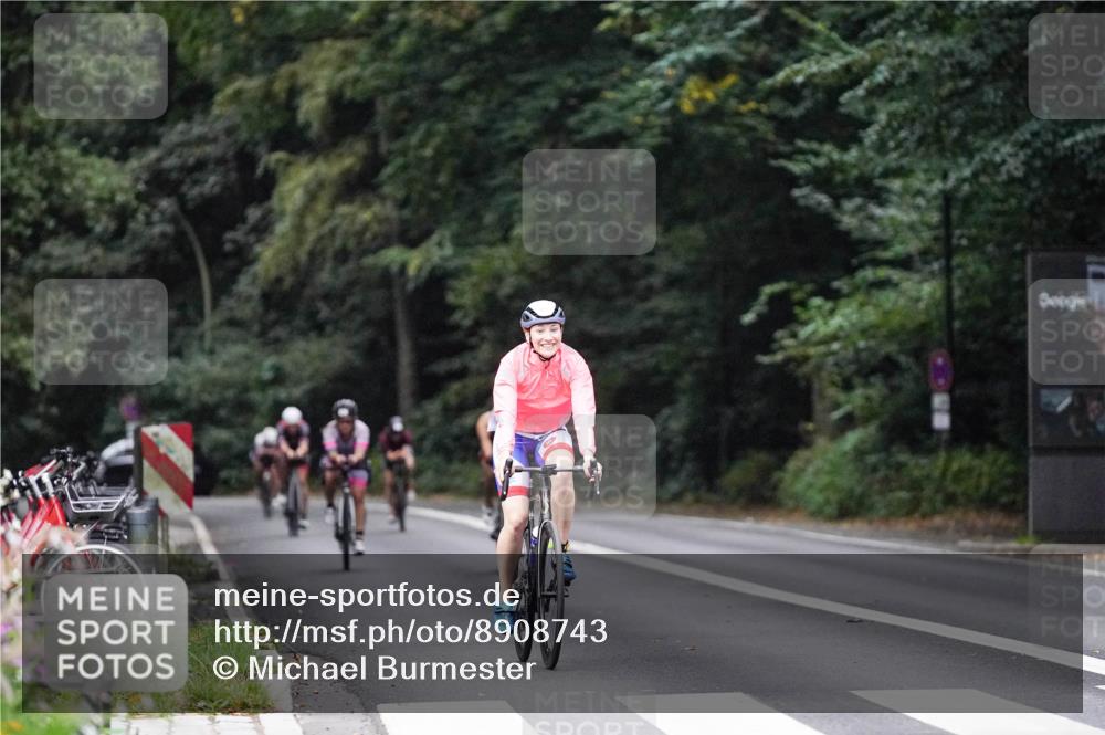 14.09.2025 - Stadtparktriathlon Michael Burmester http://msf.ph/oto/8908743 14.09.2025 09:42:12 Radfahren 415, 460, 462, 479, 497 meine-sportfotos.de