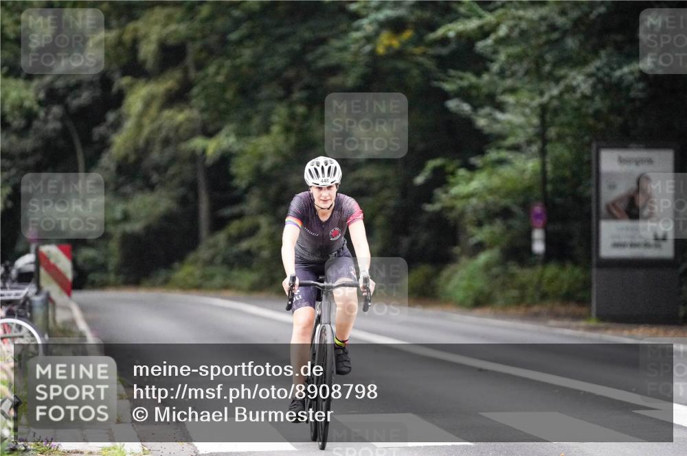 14.09.2025 - Stadtparktriathlon Michael Burmester http://msf.ph/oto/8908798 14.09.2025 09:44:17 Radfahren 448 meine-sportfotos.de