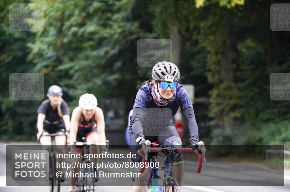 14.09.2025 - Stadtparktriathlon Michael Burmester http://msf.ph/oto/8908900 14.09.2025 09:50:36 Radfahren 465, 477, 537, 545, 547 meine-sportfotos.de