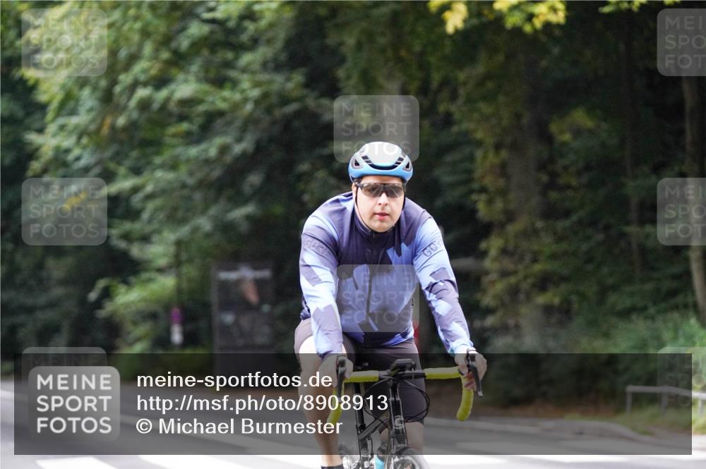 14.09.2025 - Stadtparktriathlon Michael Burmester http://msf.ph/oto/8908913 14.09.2025 09:50:54 Radfahren 504, 563, 594, 604, 610 meine-sportfotos.de