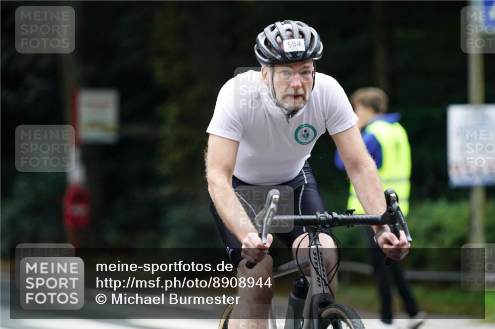 14.09.2025 - Stadtparktriathlon Michael Burmester http://msf.ph/oto/8908944 14.09.2025 09:51:53 Radfahren 467, 505, 584 meine-sportfotos.de