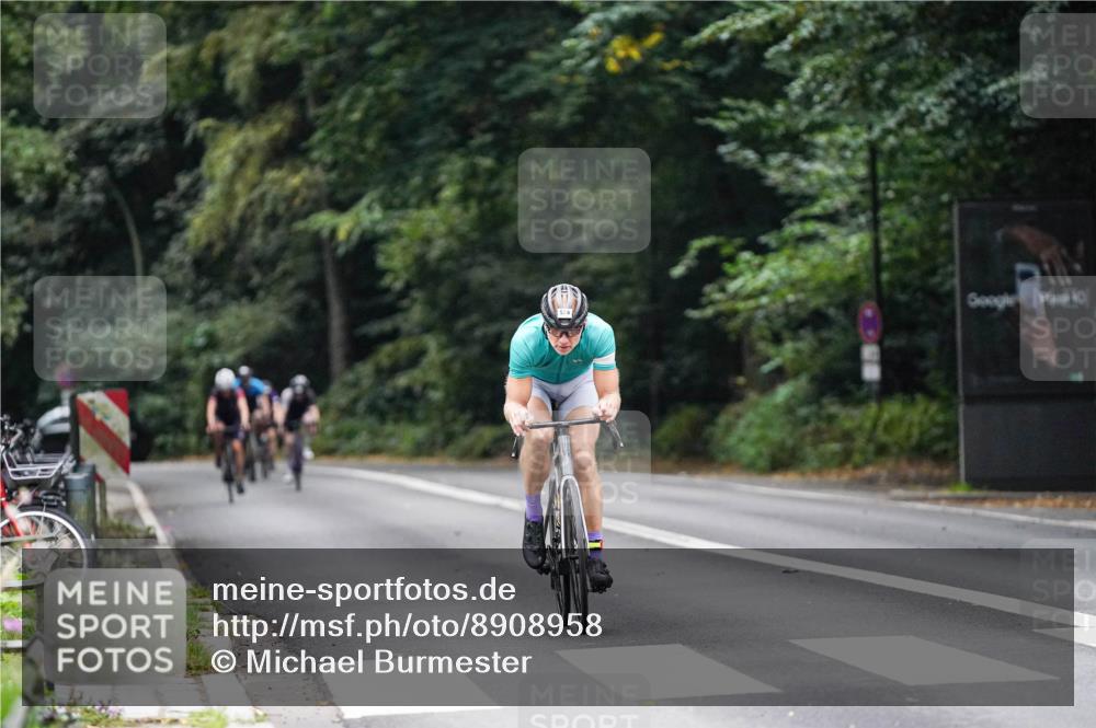 14.09.2025 - Stadtparktriathlon Michael Burmester http://msf.ph/oto/8908958 14.09.2025 09:52:22 Radfahren 448, 549, 574, 617 meine-sportfotos.de