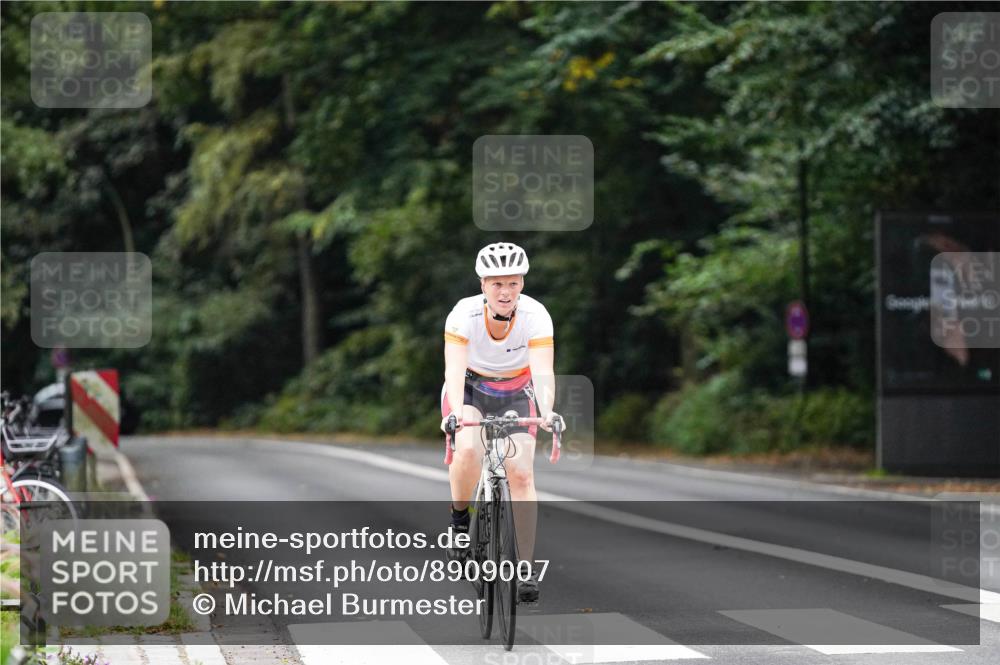 14.09.2025 - Stadtparktriathlon Michael Burmester http://msf.ph/oto/8909007 14.09.2025 09:53:43 Radfahren 500, 523, 524 meine-sportfotos.de