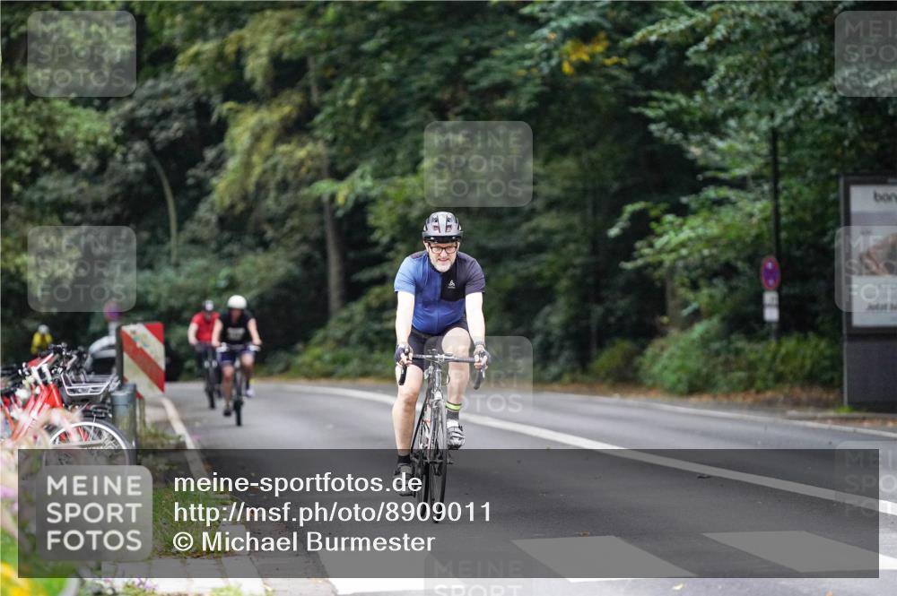 14.09.2025 - Stadtparktriathlon Michael Burmester http://msf.ph/oto/8909011 14.09.2025 09:53:56 Radfahren 587 meine-sportfotos.de