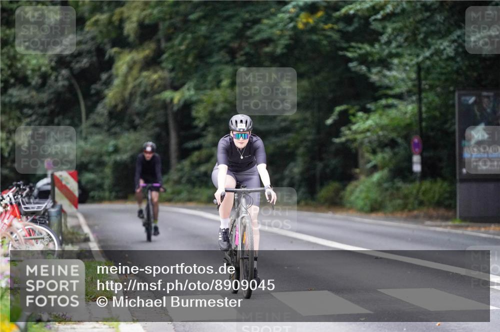 14.09.2025 - Stadtparktriathlon Michael Burmester http://msf.ph/oto/8909045 14.09.2025 09:54:49 Radfahren 561, 567, 595 meine-sportfotos.de