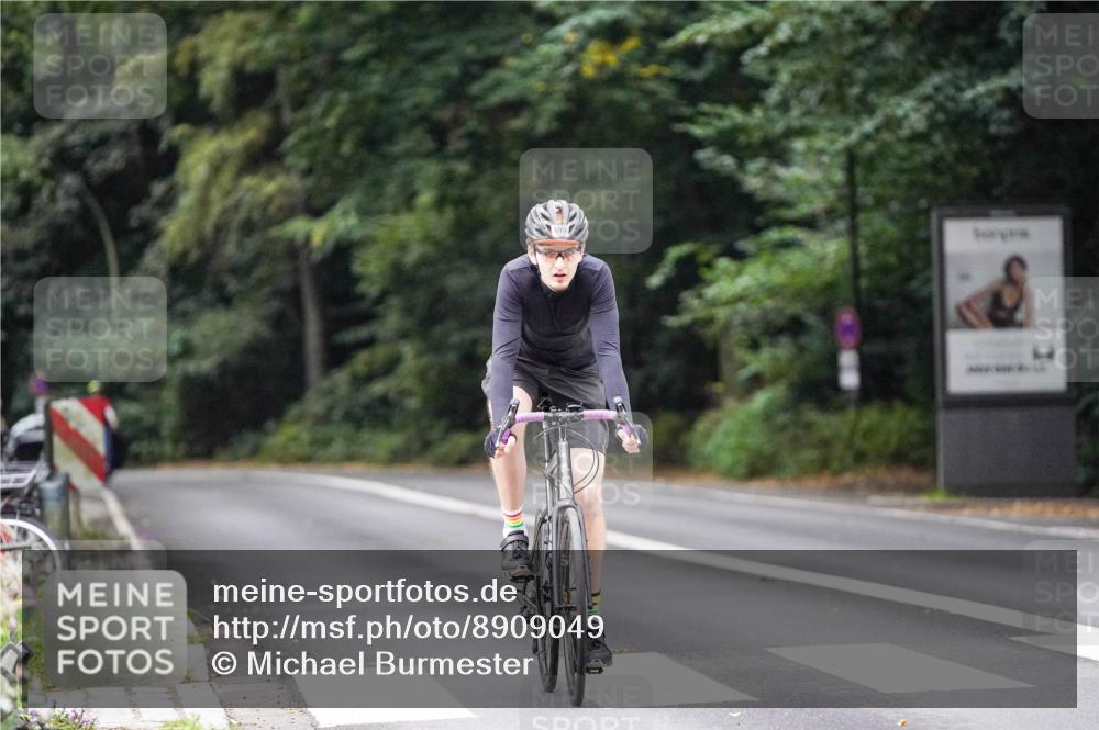14.09.2025 - Stadtparktriathlon Michael Burmester http://msf.ph/oto/8909049 14.09.2025 09:54:52 Radfahren 561, 567, 595 meine-sportfotos.de
