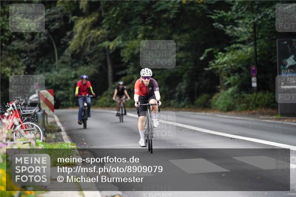 14.09.2025 - Stadtparktriathlon Michael Burmester http://msf.ph/oto/8909079 14.09.2025 09:55:26 Radfahren 450, 458, 536, 546, 557 meine-sportfotos.de