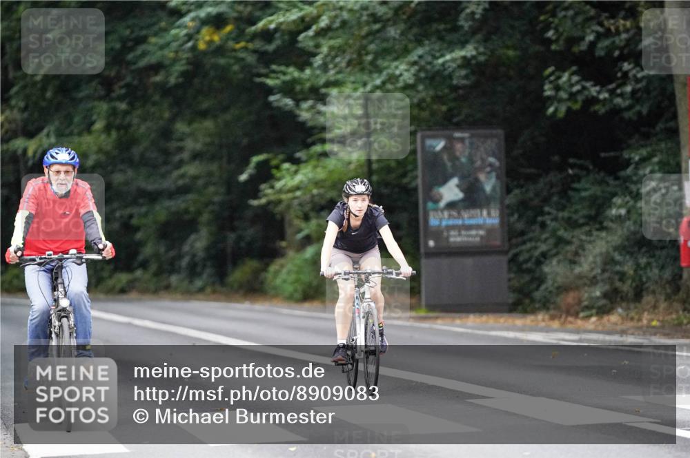 14.09.2025 - Stadtparktriathlon Michael Burmester http://msf.ph/oto/8909083 14.09.2025 09:55:31 Radfahren 450, 546, 557 meine-sportfotos.de