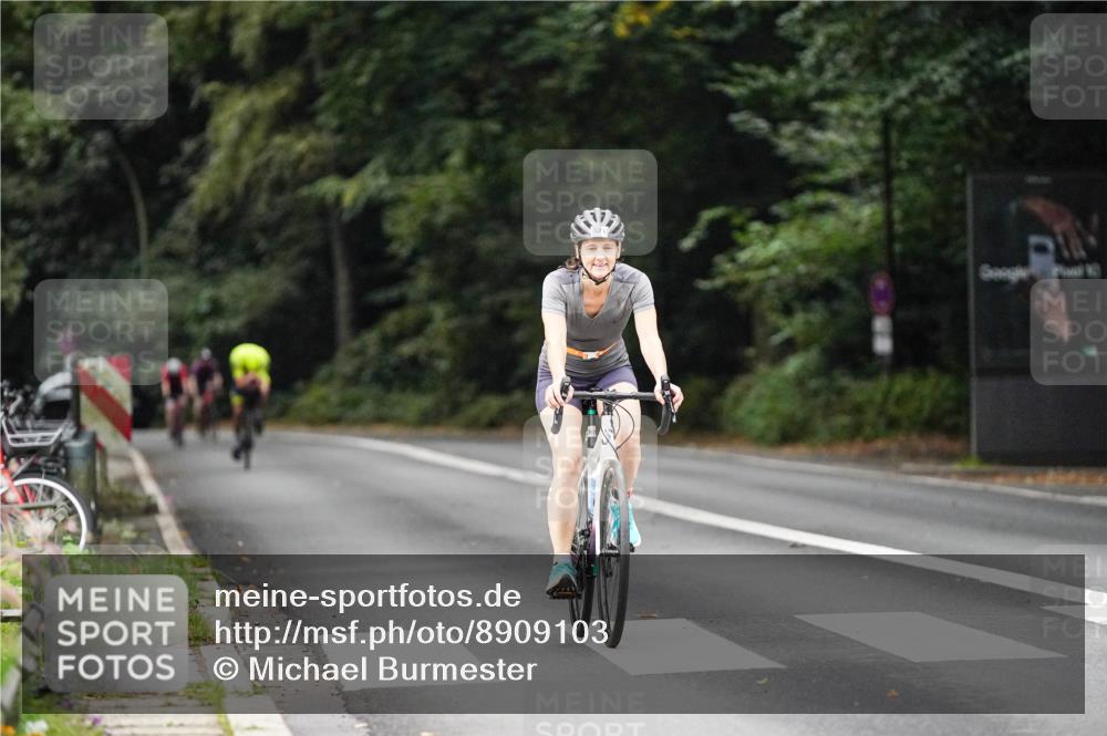 14.09.2025 - Stadtparktriathlon Michael Burmester http://msf.ph/oto/8909103 14.09.2025 09:56:06 Radfahren 521, 522, 593 meine-sportfotos.de