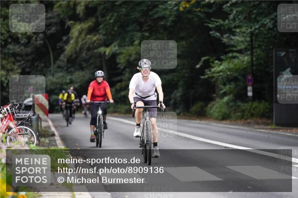 14.09.2025 - Stadtparktriathlon Michael Burmester http://msf.ph/oto/8909136 14.09.2025 09:57:09 Radfahren 542, 586, 605 meine-sportfotos.de
