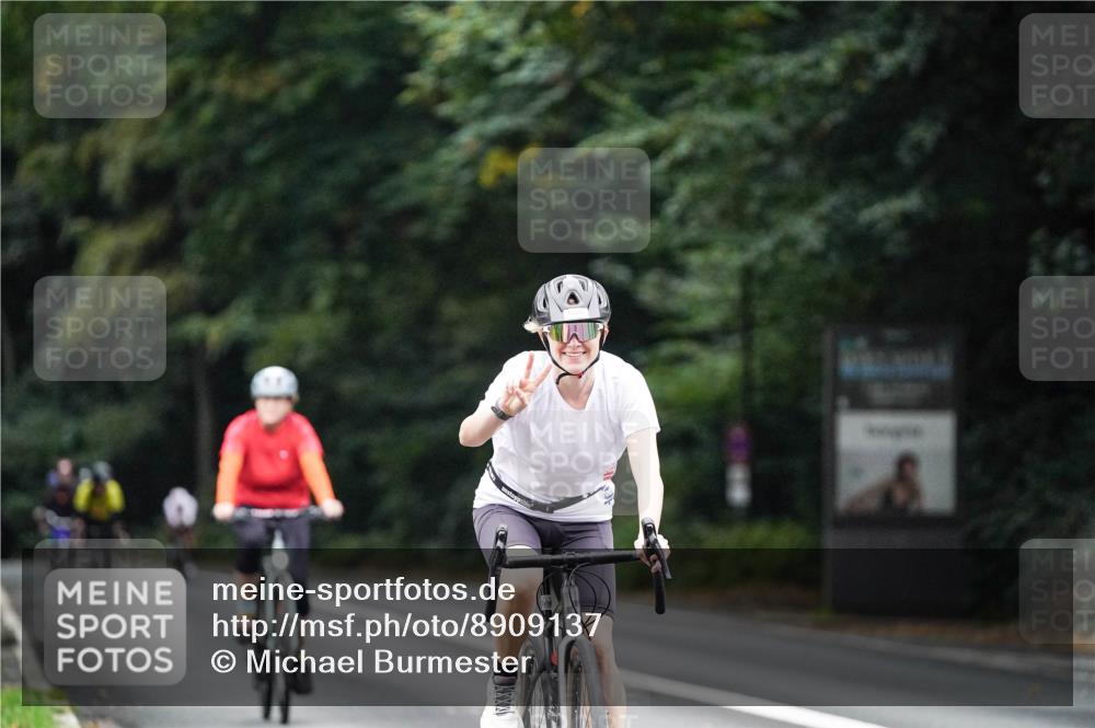 14.09.2025 - Stadtparktriathlon Michael Burmester http://msf.ph/oto/8909137 14.09.2025 09:57:10 Radfahren 542, 586, 588, 605 meine-sportfotos.de