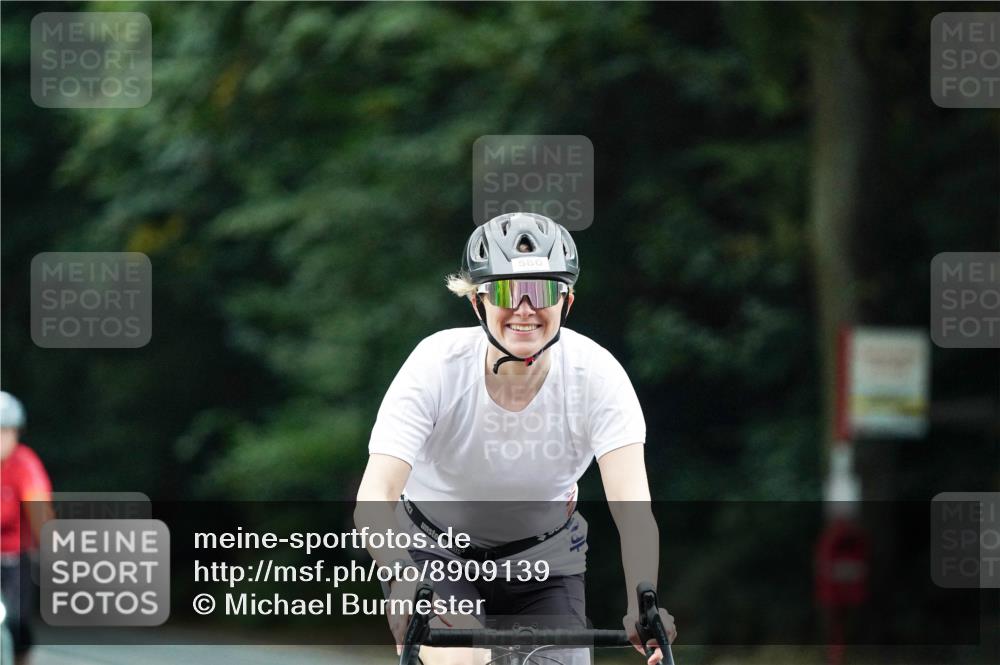 14.09.2025 - Stadtparktriathlon Michael Burmester http://msf.ph/oto/8909139 14.09.2025 09:57:11 Radfahren 542, 586, 588, 594, 605 meine-sportfotos.de