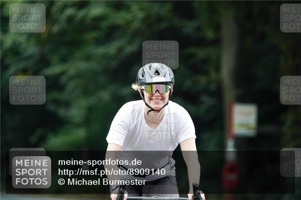 14.09.2025 - Stadtparktriathlon Michael Burmester http://msf.ph/oto/8909140 14.09.2025 09:57:11 Radfahren 542, 586, 588, 594, 605 meine-sportfotos.de