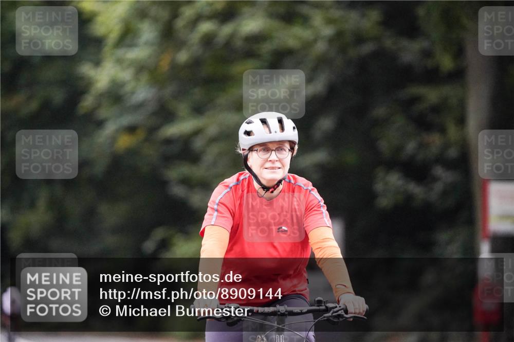 14.09.2025 - Stadtparktriathlon Michael Burmester http://msf.ph/oto/8909144 14.09.2025 09:57:13 Radfahren 542, 562, 586, 588, 594, 597, 605 meine-sportfotos.de