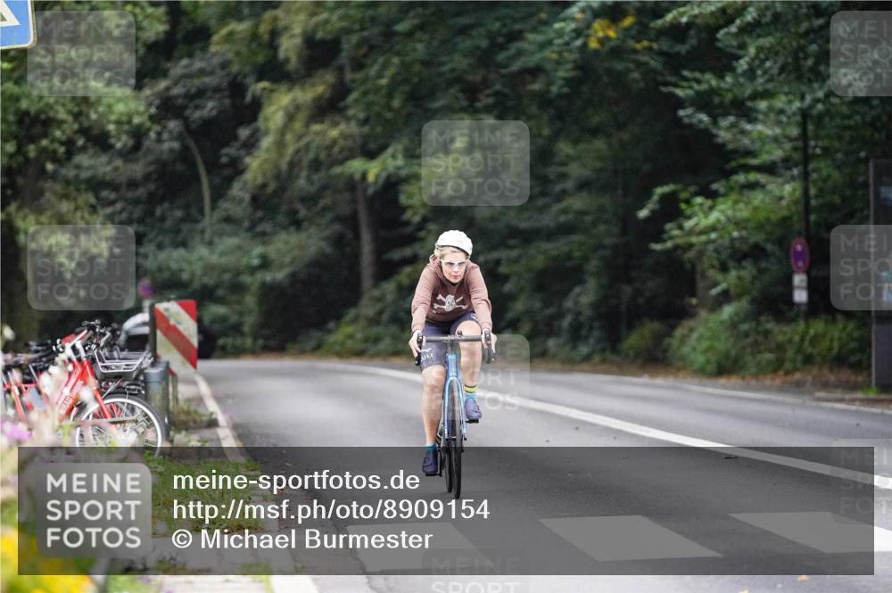 14.09.2025 - Stadtparktriathlon Michael Burmester http://msf.ph/oto/8909154 14.09.2025 09:57:23 Radfahren 446, 562, 588, 594, 597, 605 meine-sportfotos.de