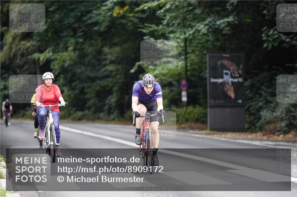 14.09.2025 - Stadtparktriathlon Michael Burmester http://msf.ph/oto/8909172 14.09.2025 09:58:53 Radfahren 549, 599, 604, 617 meine-sportfotos.de