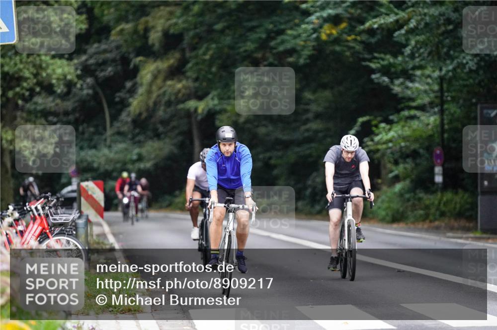 14.09.2025 - Stadtparktriathlon Michael Burmester http://msf.ph/oto/8909217 14.09.2025 10:00:51 Radfahren 512, 576, 583, 618 meine-sportfotos.de