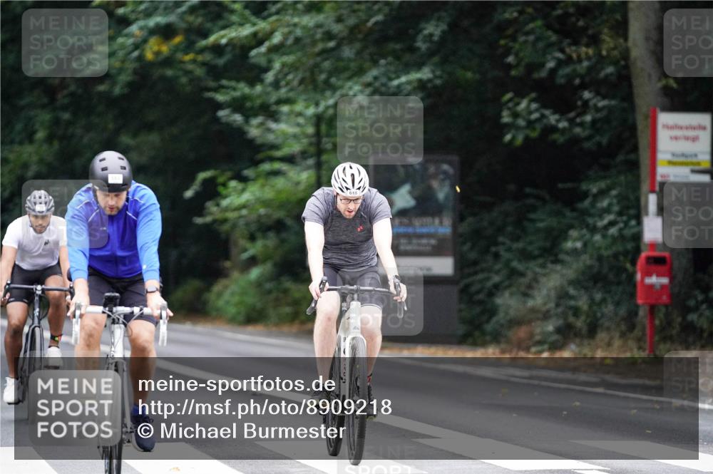 14.09.2025 - Stadtparktriathlon Michael Burmester http://msf.ph/oto/8909218 14.09.2025 10:00:52 Radfahren 512, 576, 583, 618 meine-sportfotos.de
