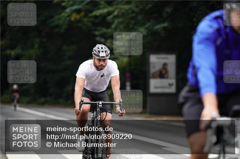 14.09.2025 - Stadtparktriathlon Michael Burmester http://msf.ph/oto/8909220 14.09.2025 10:00:54 Radfahren 512, 533, 548, 576, 583, 618 meine-sportfotos.de