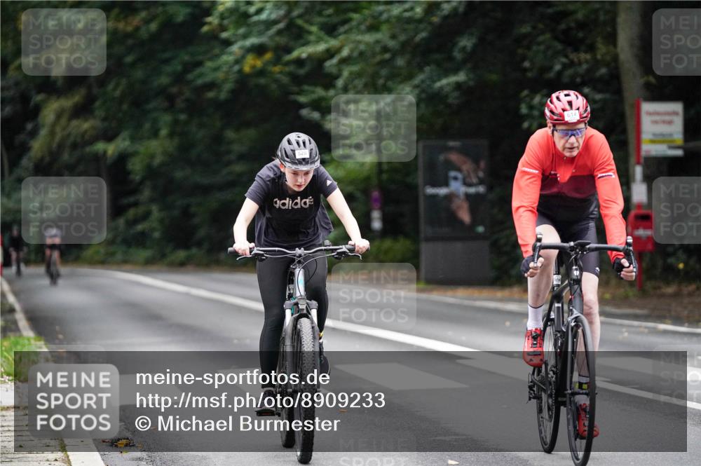 14.09.2025 - Stadtparktriathlon Michael Burmester http://msf.ph/oto/8909233 14.09.2025 10:01:09 Radfahren 528, 550, 575, 606, 614, 616, 620 meine-sportfotos.de