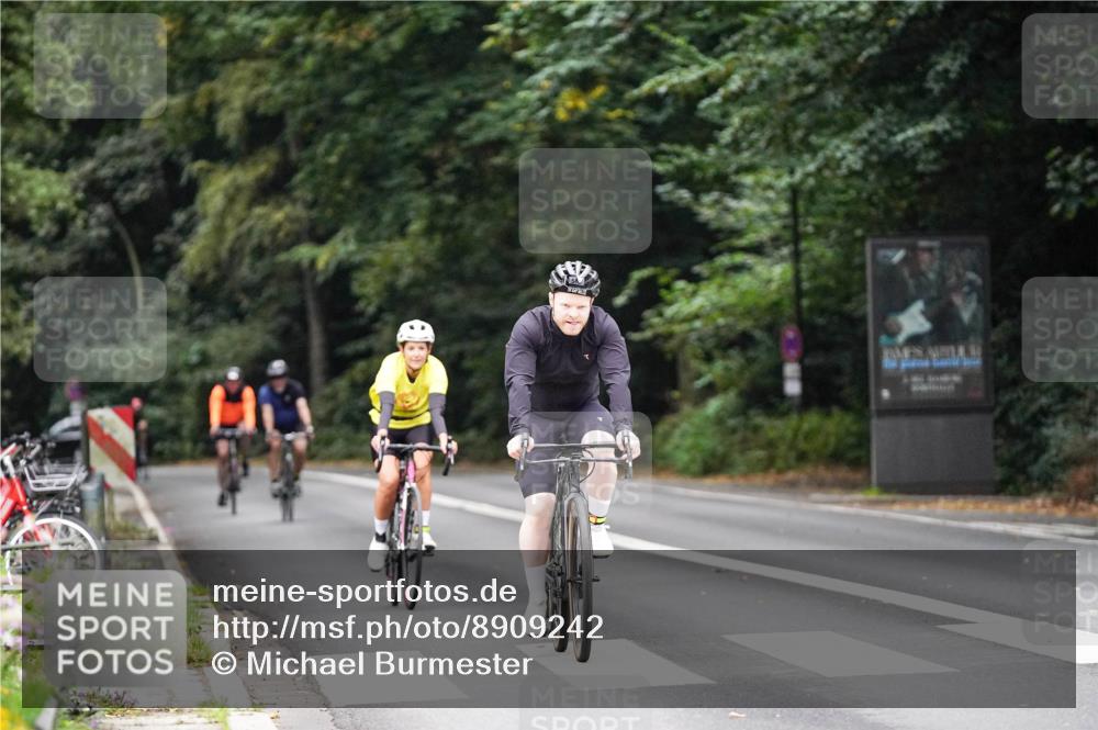 14.09.2025 - Stadtparktriathlon Michael Burmester http://msf.ph/oto/8909242 14.09.2025 10:01:19 Radfahren 575, 585, 587, 607, 609 meine-sportfotos.de