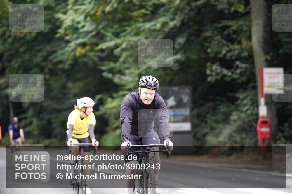 14.09.2025 - Stadtparktriathlon Michael Burmester http://msf.ph/oto/8909243 14.09.2025 10:01:20 Radfahren 554, 575, 585, 587, 607, 609 meine-sportfotos.de