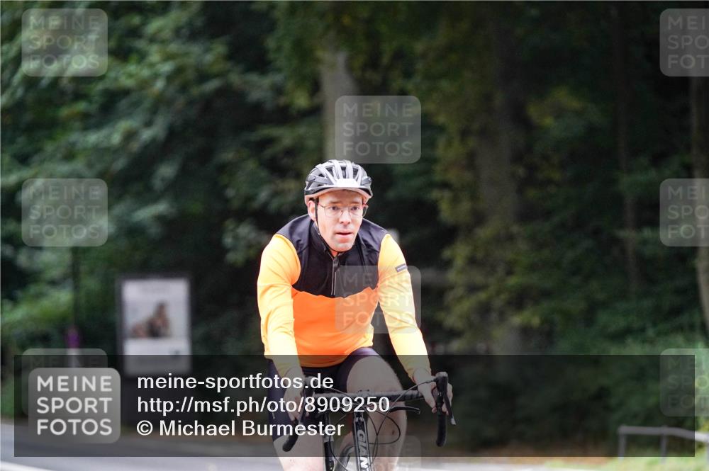 14.09.2025 - Stadtparktriathlon Michael Burmester http://msf.ph/oto/8909250 14.09.2025 10:01:26 Radfahren 554, 585, 587, 607, 609 meine-sportfotos.de