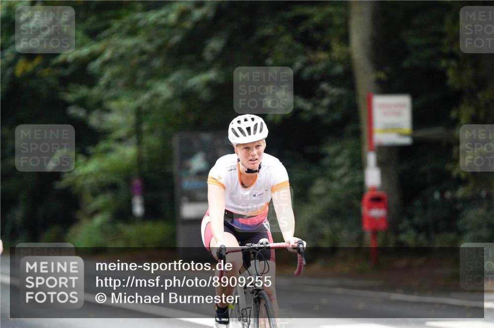 14.09.2025 - Stadtparktriathlon Michael Burmester http://msf.ph/oto/8909255 14.09.2025 10:01:48 Radfahren 523, 577, 596 meine-sportfotos.de
