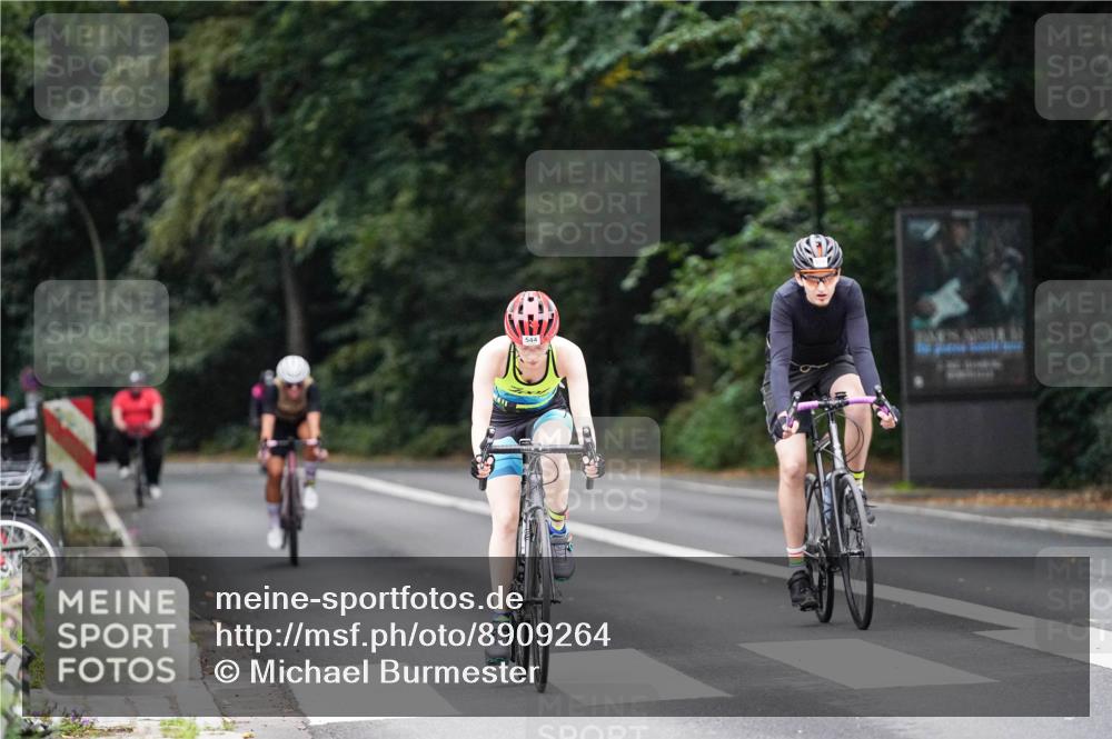14.09.2025 - Stadtparktriathlon Michael Burmester http://msf.ph/oto/8909264 14.09.2025 10:02:00 Radfahren 544, 595, 660 meine-sportfotos.de