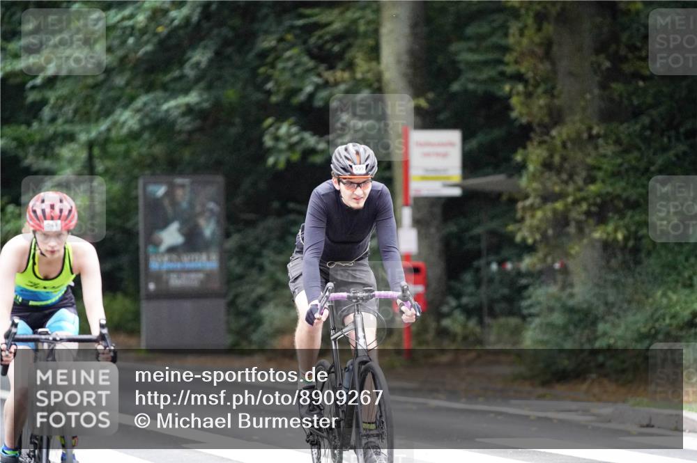 14.09.2025 - Stadtparktriathlon Michael Burmester http://msf.ph/oto/8909267 14.09.2025 10:02:01 Radfahren 544, 595, 660 meine-sportfotos.de