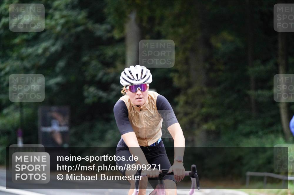 14.09.2025 - Stadtparktriathlon Michael Burmester http://msf.ph/oto/8909271 14.09.2025 10:02:04 Radfahren 529, 544, 595, 660 meine-sportfotos.de