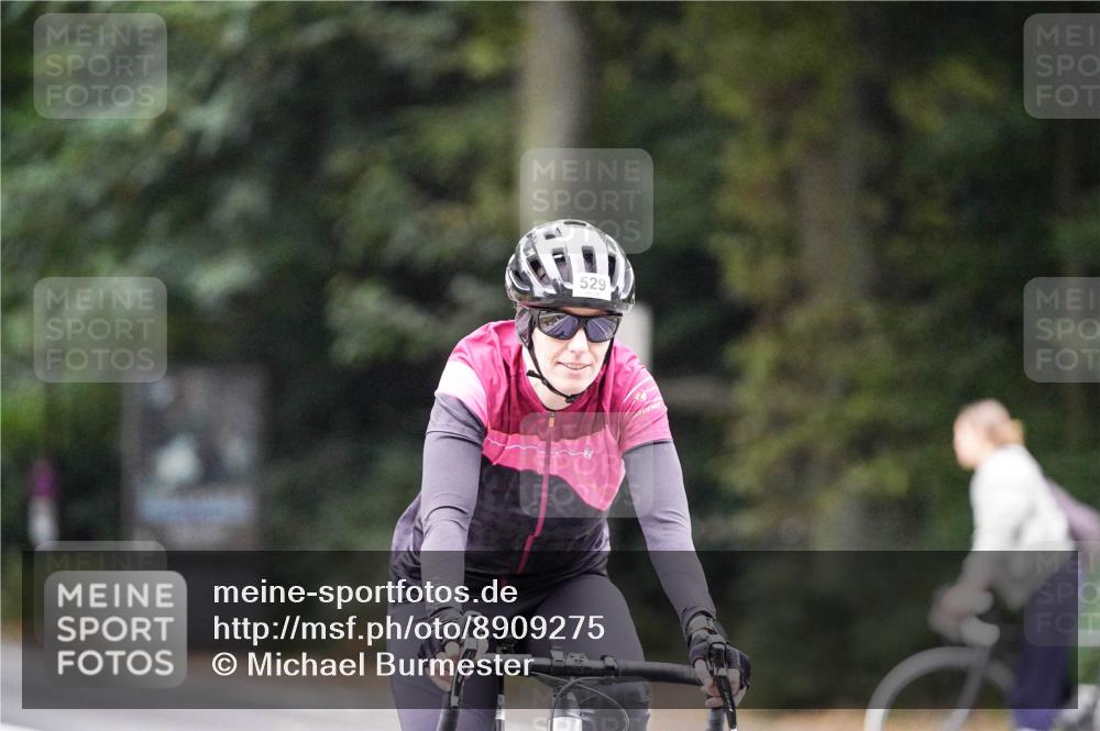 14.09.2025 - Stadtparktriathlon Michael Burmester http://msf.ph/oto/8909275 14.09.2025 10:02:10 Radfahren 525, 529, 551 meine-sportfotos.de