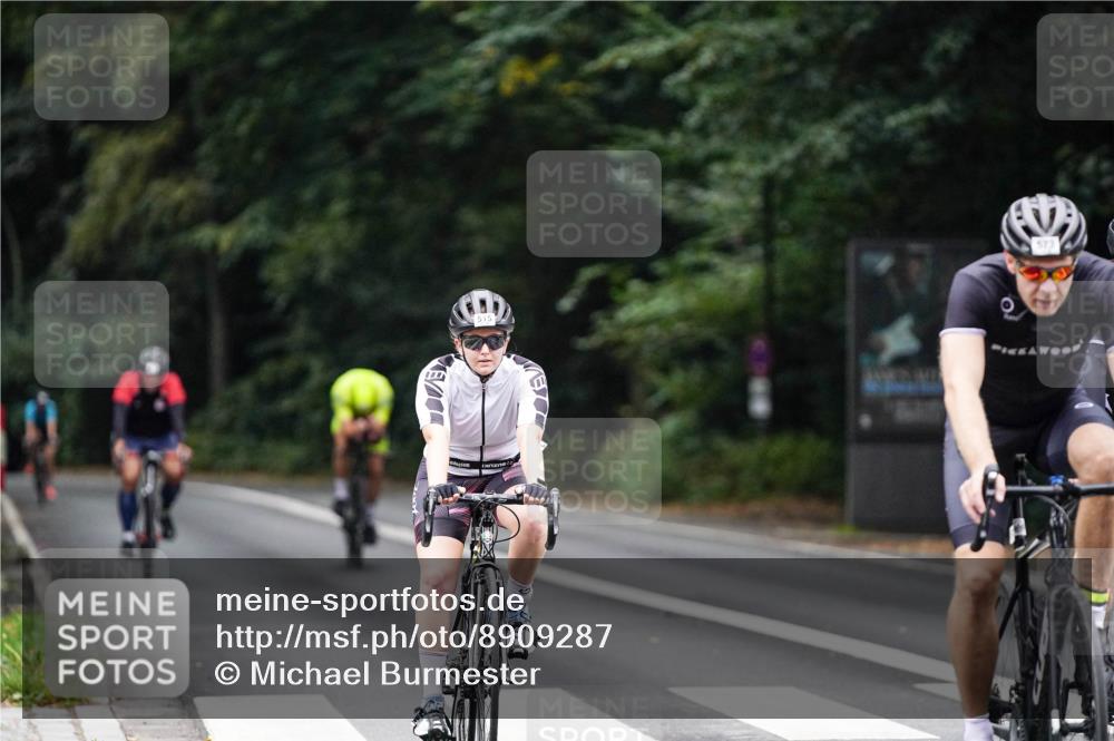 14.09.2025 - Stadtparktriathlon Michael Burmester http://msf.ph/oto/8909287 14.09.2025 10:02:25 Radfahren 515, 555, 559, 561, 573, 593 meine-sportfotos.de