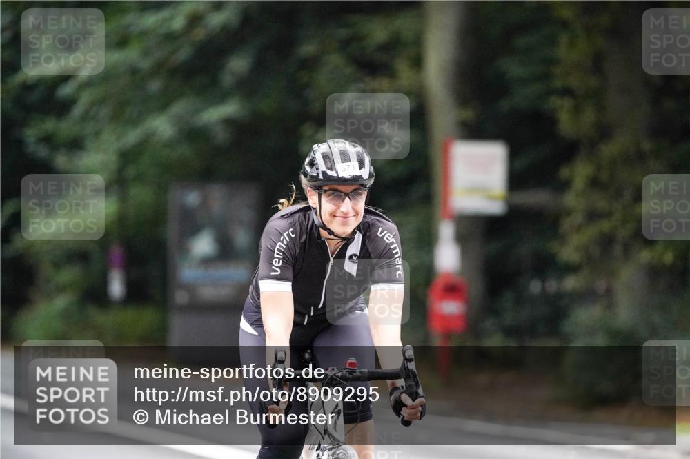 14.09.2025 - Stadtparktriathlon Michael Burmester http://msf.ph/oto/8909295 14.09.2025 10:02:42 Radfahren 571 meine-sportfotos.de