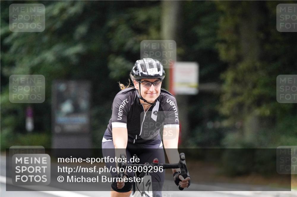 14.09.2025 - Stadtparktriathlon Michael Burmester http://msf.ph/oto/8909296 14.09.2025 10:02:42 Radfahren 571 meine-sportfotos.de