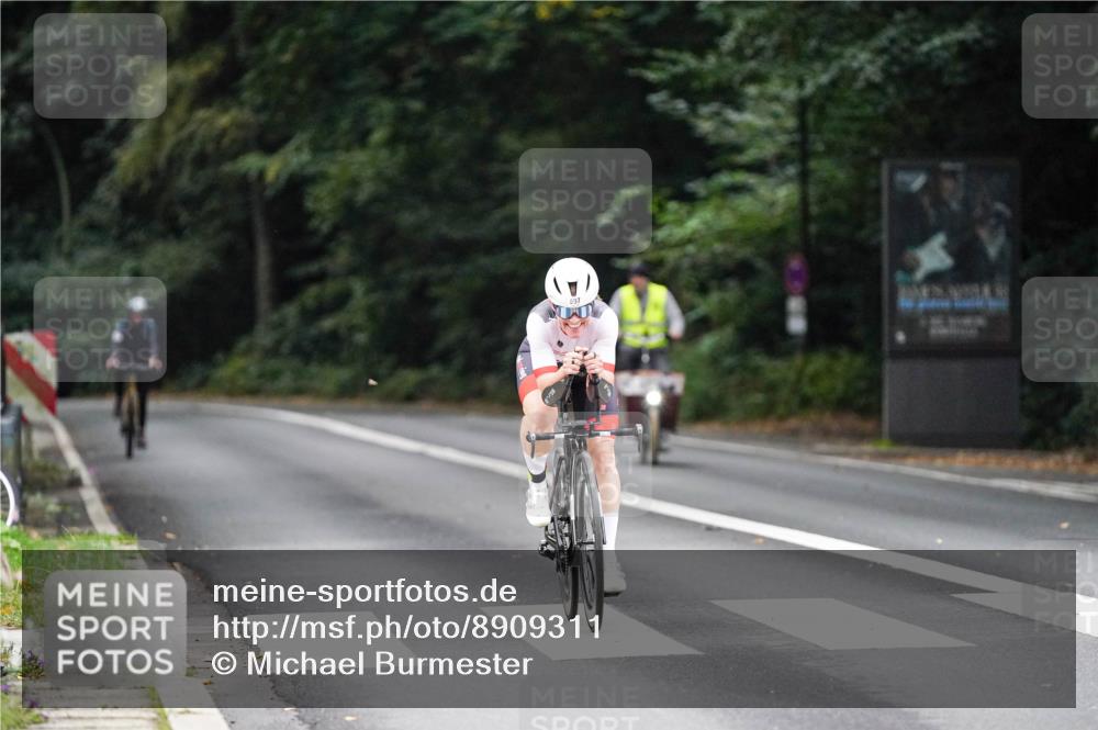 14.09.2025 - Stadtparktriathlon Michael Burmester http://msf.ph/oto/8909311 14.09.2025 10:03:21 Radfahren 532, 564, 592, 597 meine-sportfotos.de
