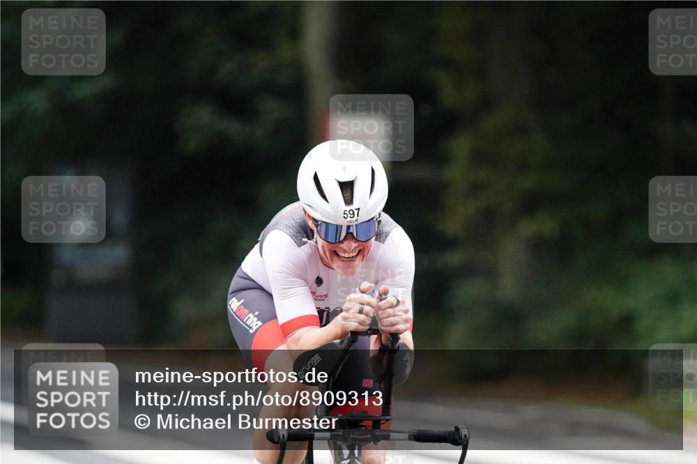 14.09.2025 - Stadtparktriathlon Michael Burmester http://msf.ph/oto/8909313 14.09.2025 10:03:22 Radfahren 592, 597 meine-sportfotos.de