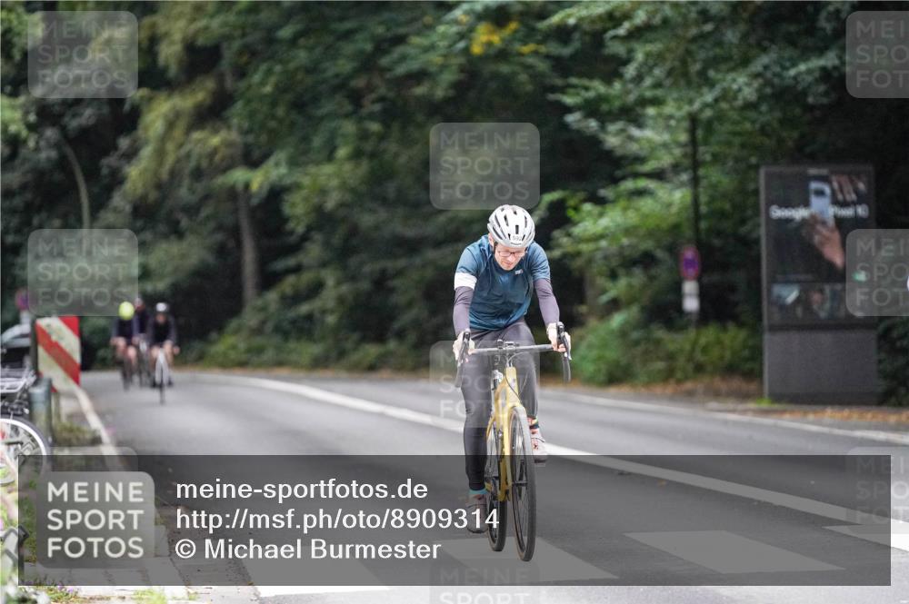 14.09.2025 - Stadtparktriathlon Michael Burmester http://msf.ph/oto/8909314 14.09.2025 10:03:26 Radfahren 589, 592, 597 meine-sportfotos.de