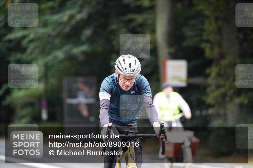 14.09.2025 - Stadtparktriathlon Michael Burmester http://msf.ph/oto/8909316 14.09.2025 10:03:28 Radfahren 589, 592 meine-sportfotos.de