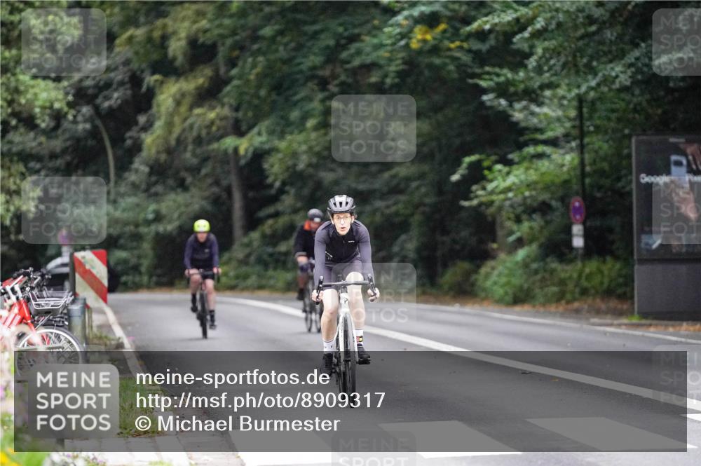 14.09.2025 - Stadtparktriathlon Michael Burmester http://msf.ph/oto/8909317 14.09.2025 10:03:32 Radfahren 534, 589, 592, 611 meine-sportfotos.de