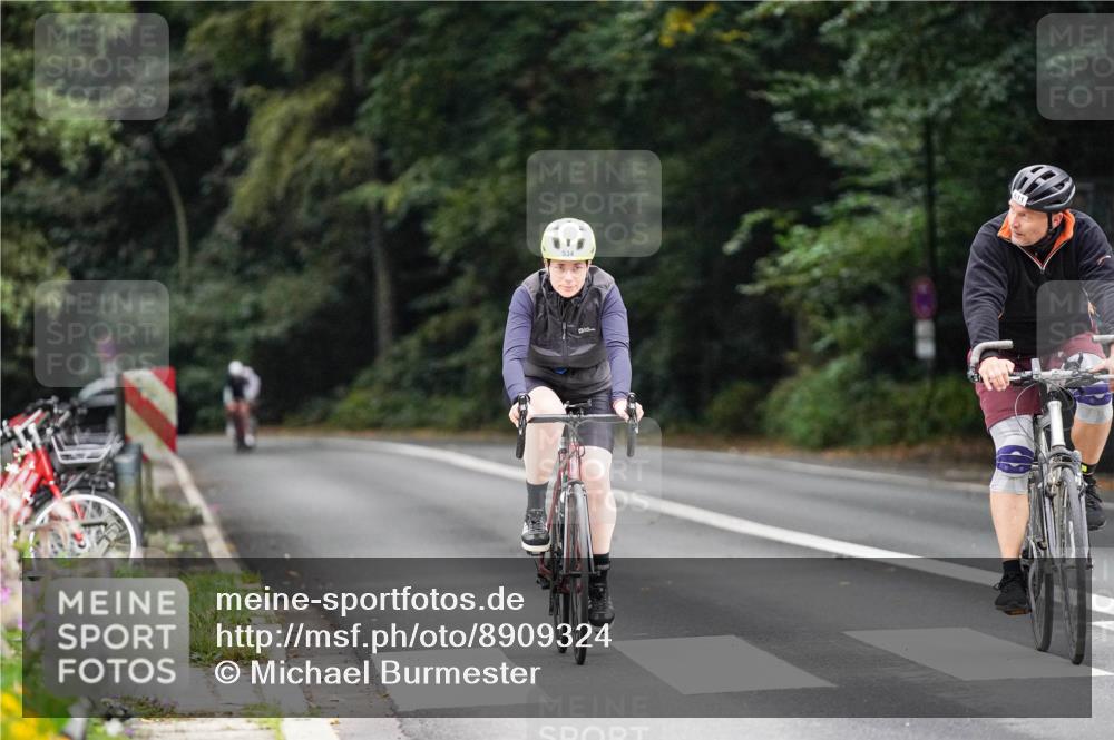14.09.2025 - Stadtparktriathlon Michael Burmester http://msf.ph/oto/8909324 14.09.2025 10:03:36 Radfahren 534, 589, 611 meine-sportfotos.de