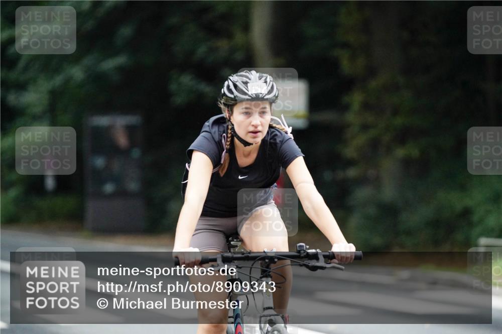 14.09.2025 - Stadtparktriathlon Michael Burmester http://msf.ph/oto/8909343 14.09.2025 10:04:28 Radfahren 546 meine-sportfotos.de