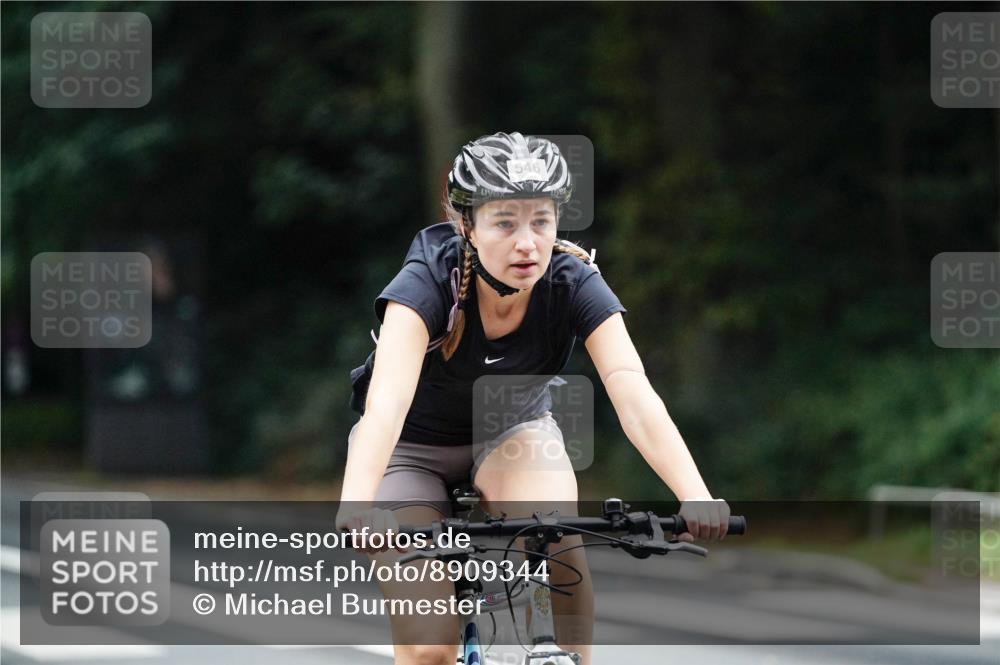 14.09.2025 - Stadtparktriathlon Michael Burmester http://msf.ph/oto/8909344 14.09.2025 10:04:28 Radfahren 546 meine-sportfotos.de