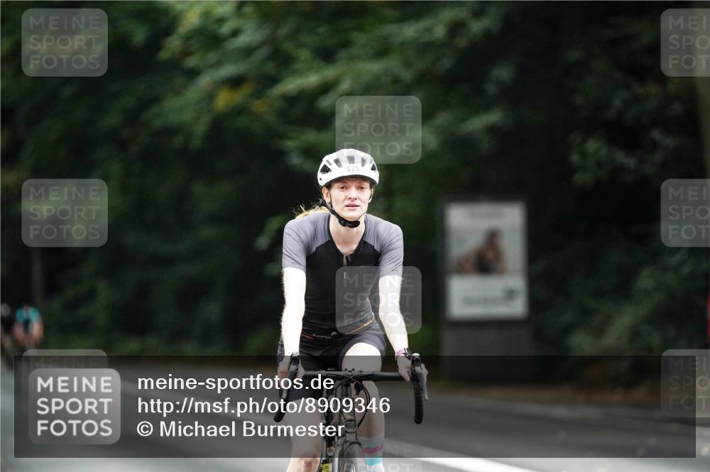 14.09.2025 - Stadtparktriathlon Michael Burmester http://msf.ph/oto/8909346 14.09.2025 10:04:38 Radfahren 526, 566, 574 meine-sportfotos.de