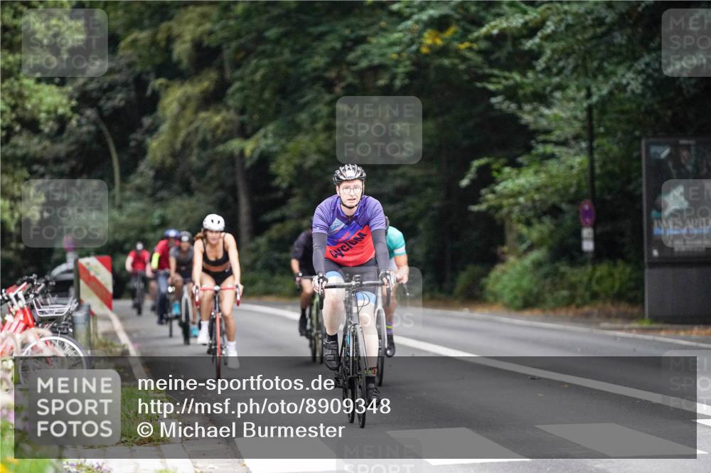 14.09.2025 - Stadtparktriathlon Michael Burmester http://msf.ph/oto/8909348 14.09.2025 10:04:44 Radfahren 521, 522, 526, 531, 557, 566, 574, 619 meine-sportfotos.de