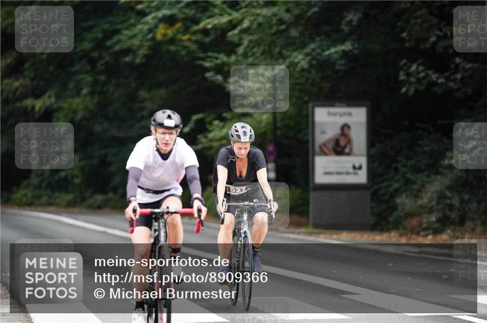 14.09.2025 - Stadtparktriathlon Michael Burmester http://msf.ph/oto/8909366 14.09.2025 10:05:05 Radfahren 527, 536, 598 meine-sportfotos.de